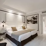 아반도 호텔 4*