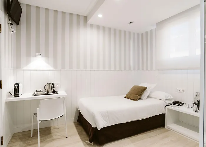 アバンド ホテル 4*